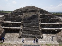 pyramid of quetzalcóatl  